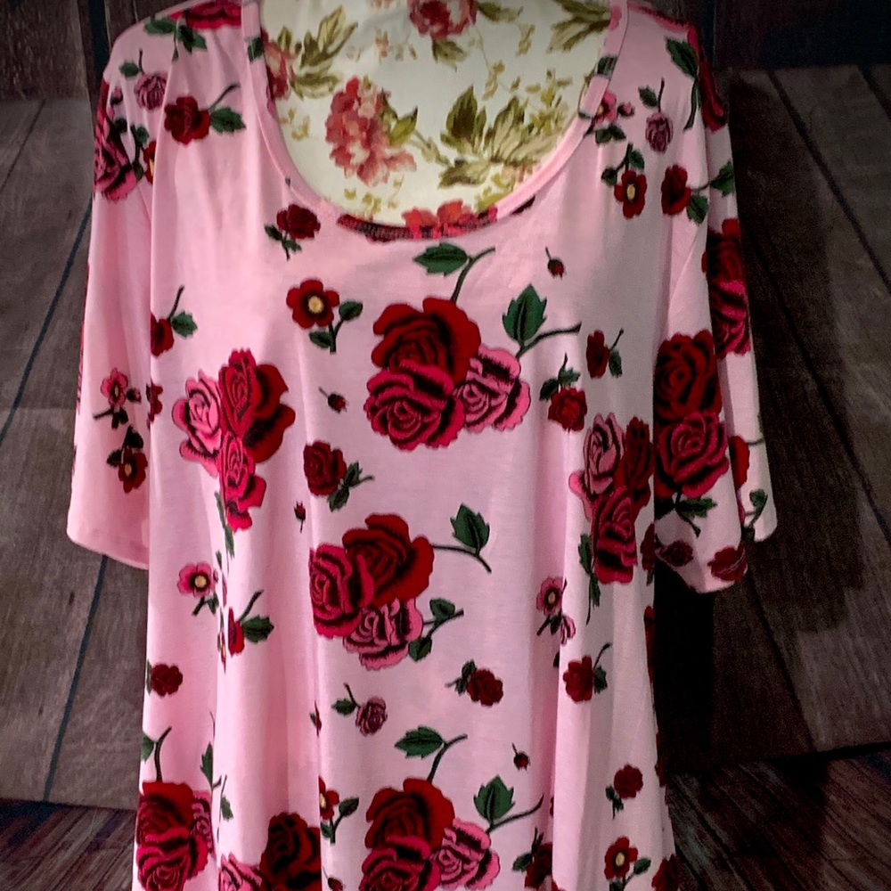 Lularoe Roses Top
